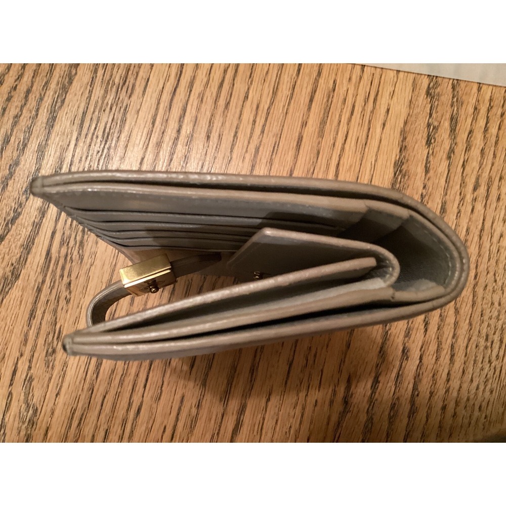 Givenchy Goatskin Diamond Quilted GV3 medium wallet Aubergine - Picture 9 of 14